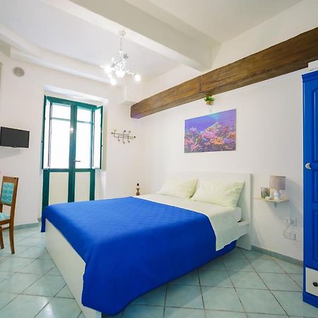 Ti Porto Al Centro Unforgettable Moments Apartment Salerno Bagian luar foto
