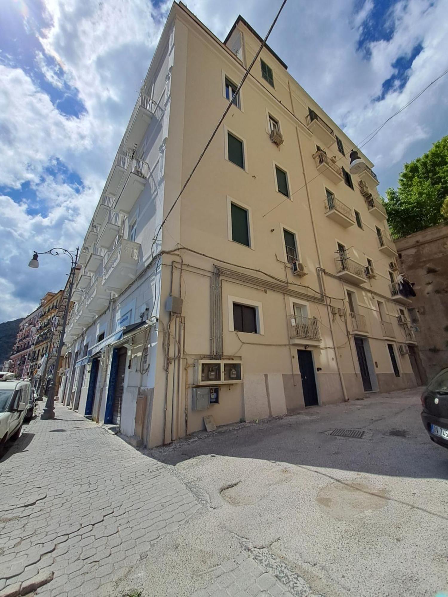 Ti Porto Al Centro Unforgettable Moments Apartment Salerno Bagian luar foto