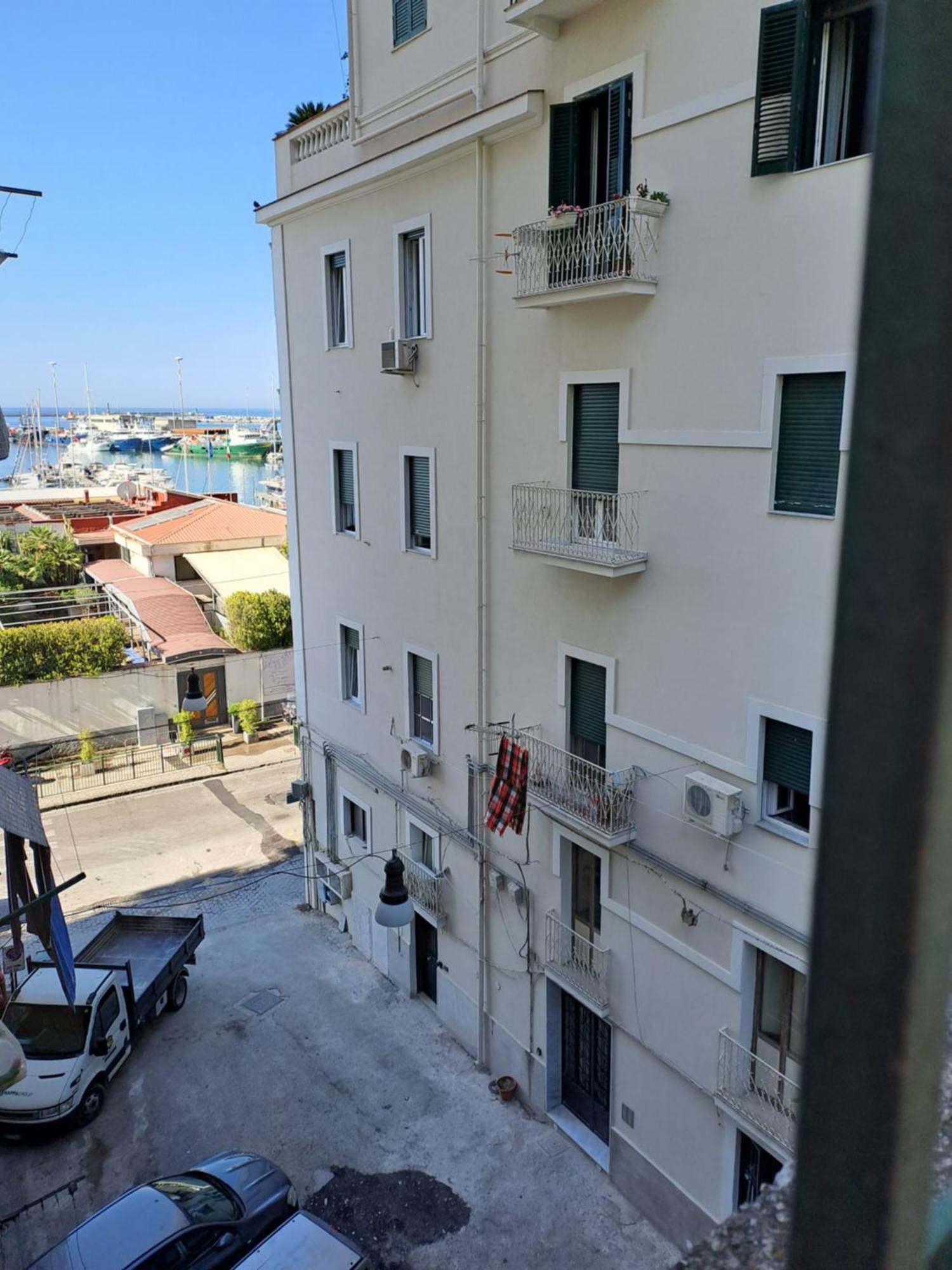 Ti Porto Al Centro Unforgettable Moments Apartment Salerno Bagian luar foto