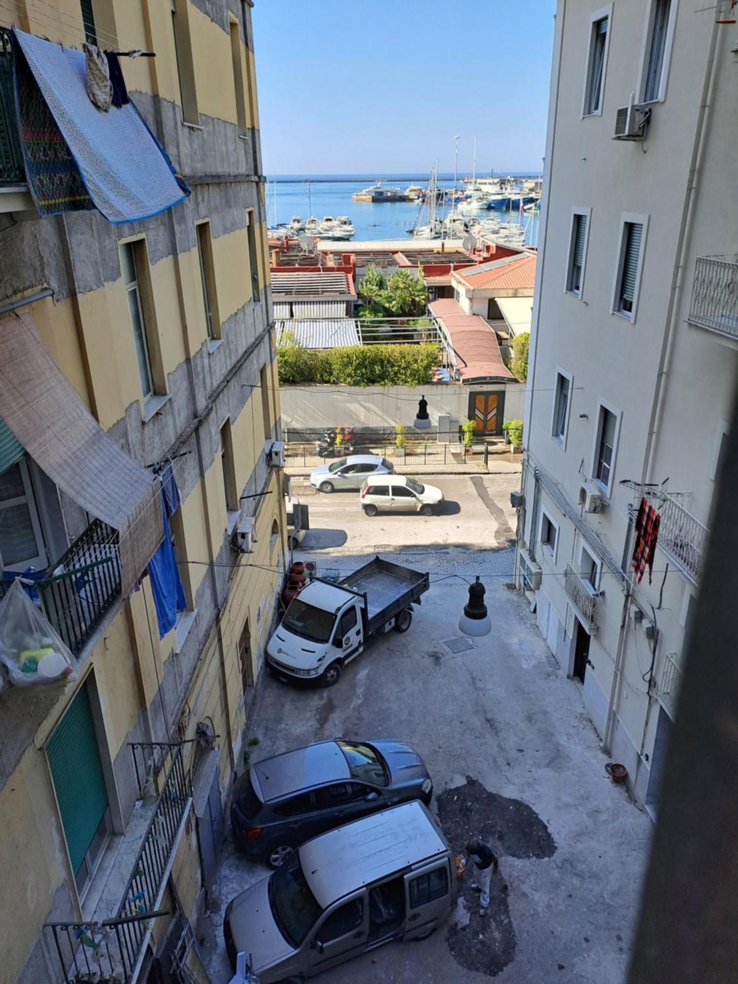 Ti Porto Al Centro Unforgettable Moments Apartment Salerno Bagian luar foto